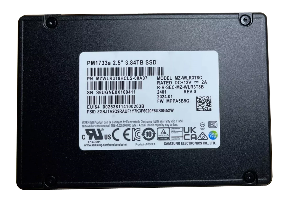 Samsung MZWLR3T8HCLS PM1733a 3.84TB PCIe 4.0 NVMe 2.5in