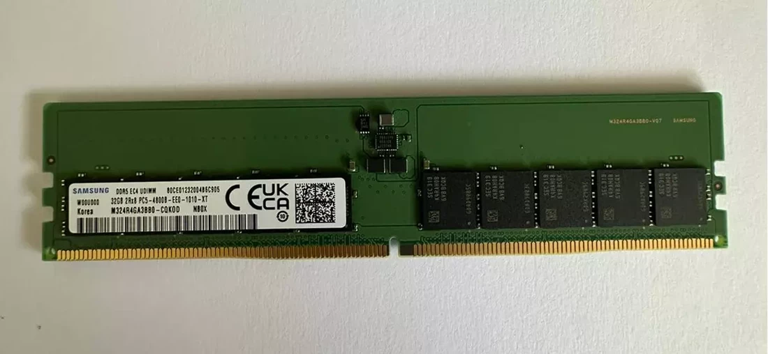 SAMSUNG M323R4GA3BB0-CQK 32GB メモリ M323R4GA3BB0-CQK - Samsung 1x 32GB DDR5-4800 UDIMM PC5