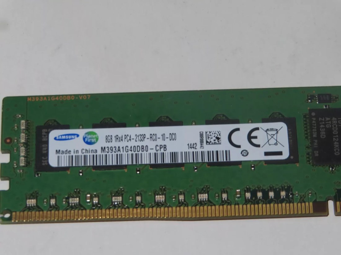 Samsung M393A1G40DB0-CPB 8GB PC4-17000 DDR4 -2133MT/s 1RX4 ECC Memory